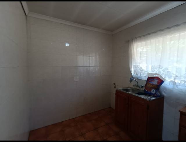 1 BEDROOM FLAT TO LET IN FLORA GARDENS